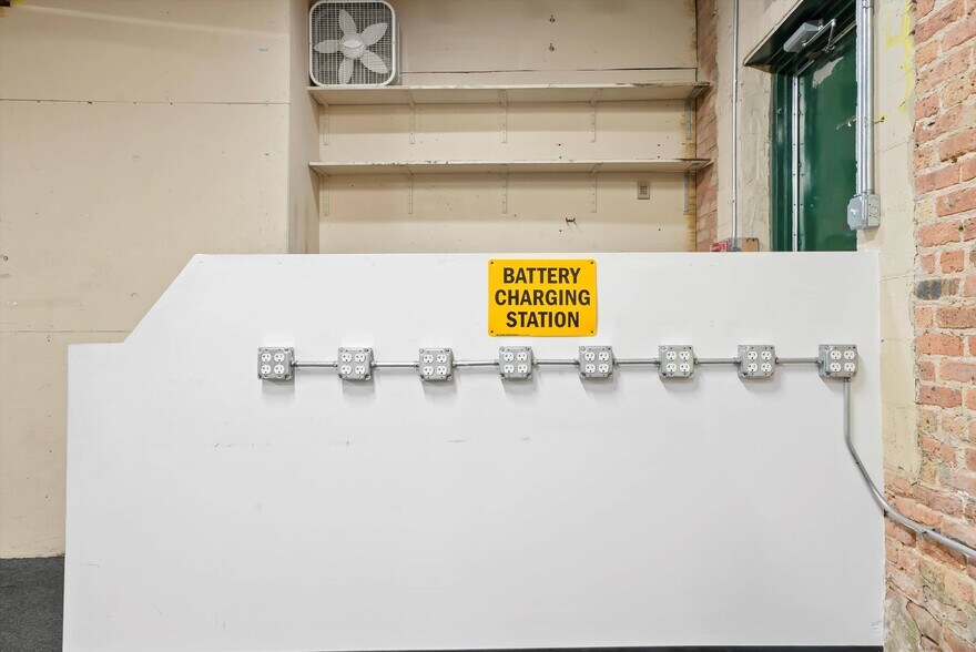 More Photos Of 526 N Western Ave, Chicago Manufacturing For Sale