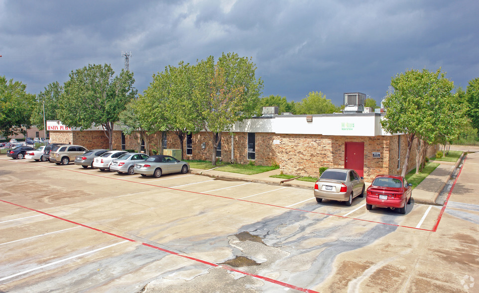 Primary Photo Of 2401 Scott Ave, Fort Worth Office For Lease