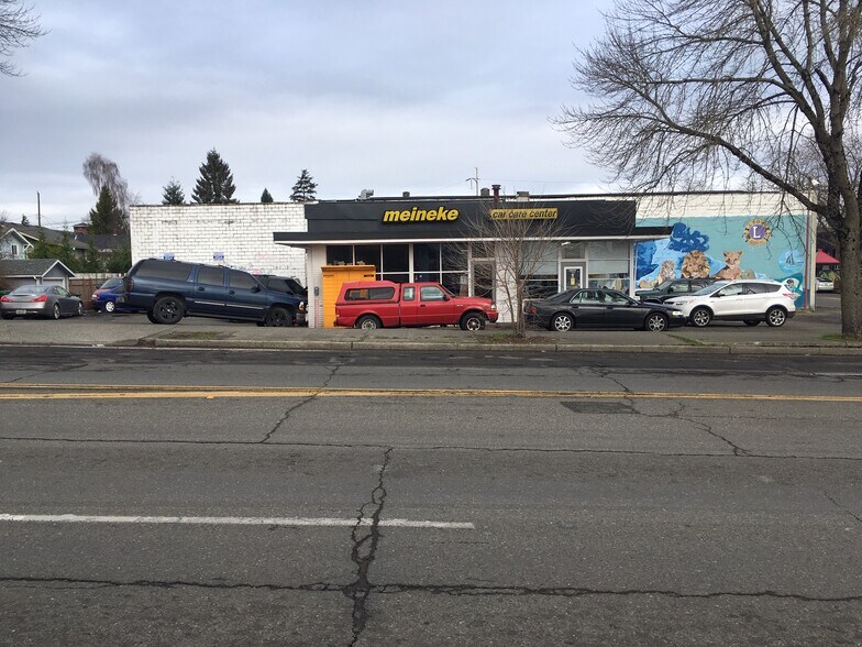 Primary Photo Of 1704 SW Roxbury St, Seattle Auto Repair For Sale