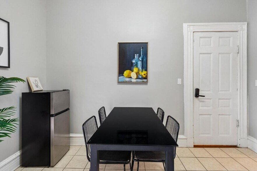 More Photos Of 1611 S Broad St, Philadelphia Specialty For Sale