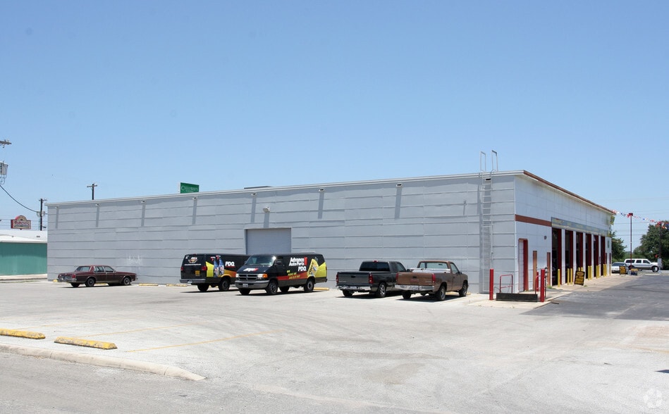 More Photos Of 6987-6991 San Pedro Ave, San Antonio Freestanding For Lease