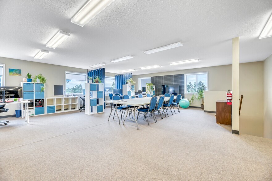 More Photos Of 130 Canal Gdns, Strathmore Warehouse For Sale
