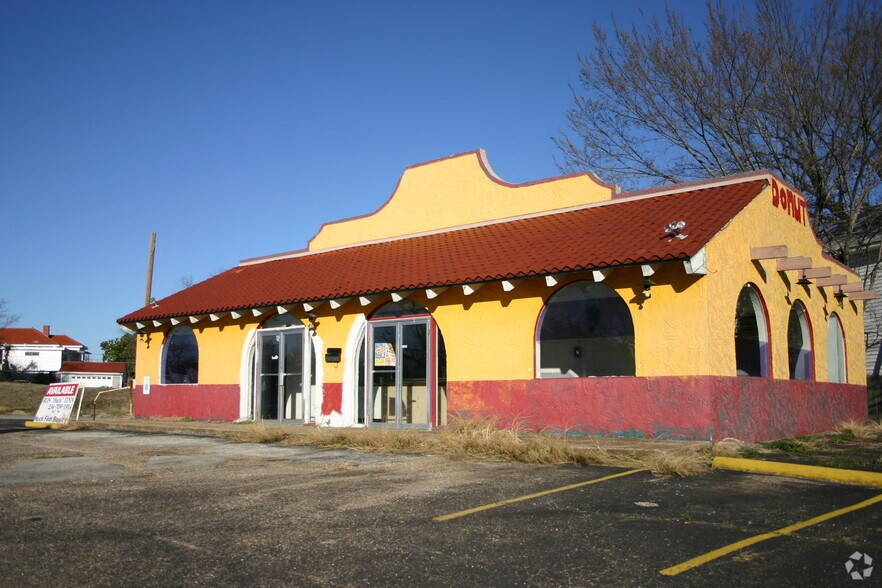 Primary Photo Of 1300 W Waco Dr, Waco General Retail For Lease