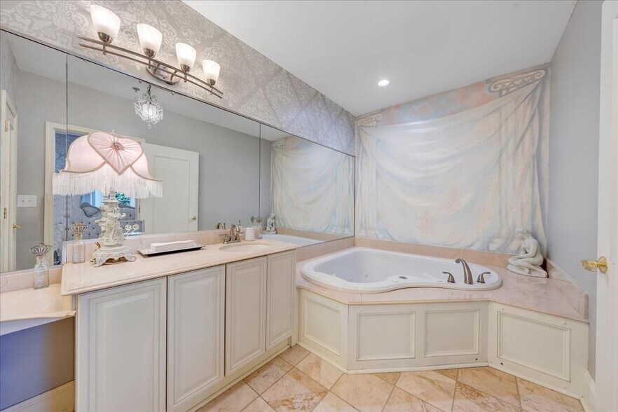 More Photos Of 812 E Main St, Bedford Lodge Meeting Hall For Sale