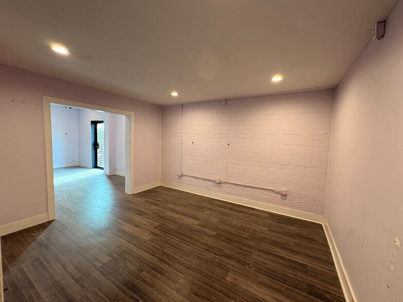 More Photos Of 901 N West St, Raleigh Showroom For Lease
