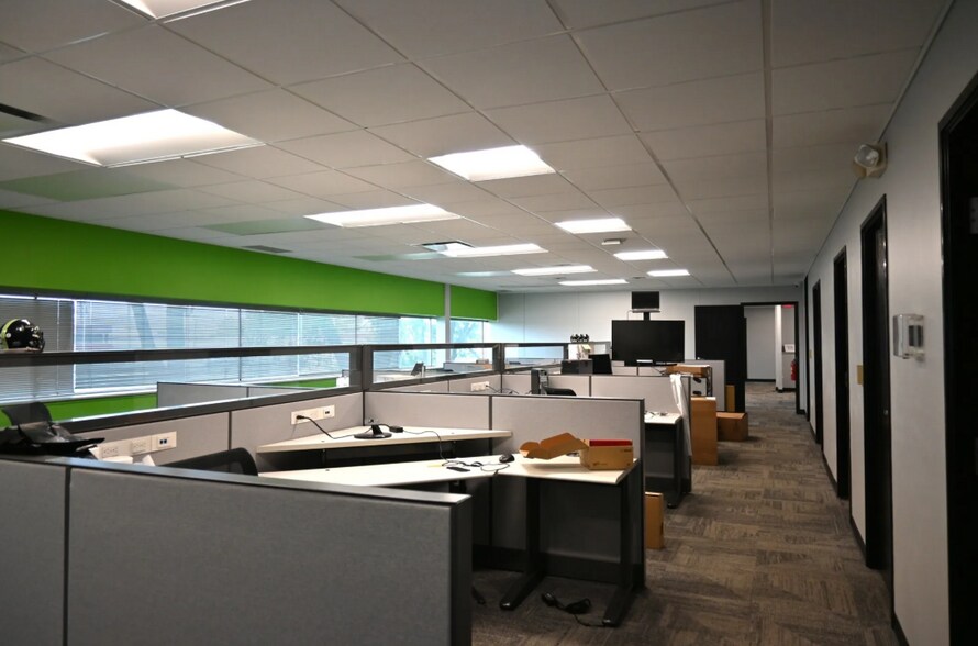 More Photos Of 1133 E Maple Rd, Troy Office For Sale