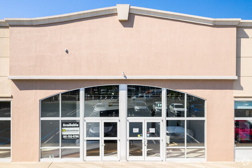 More Photos Of 231 W State Route 4, Paramus Storefront For Lease