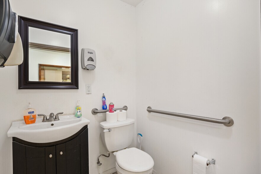 More Photos Of 2728 S La Cienega Blvd, Los Angeles Office For Lease