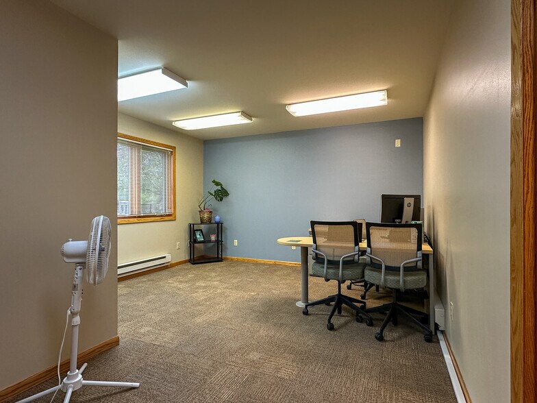 More Photos Of 233 S 8th St, Medford Office For Sale