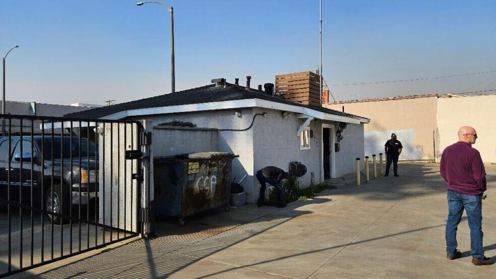 More Photos Of 5574 Atlantic Ave, Long Beach Auto Repair For Sale