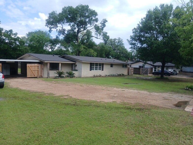 More Photos Of 1506 Avenue D, Katy Office For Sale