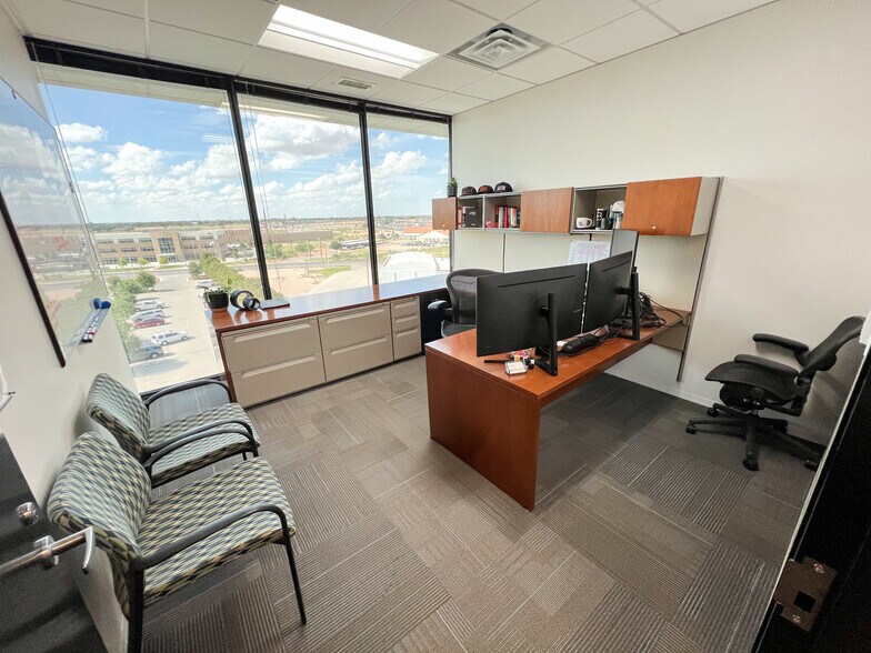 More Photos Of 303 Veterans Airpark Ln, Midland Office For Lease