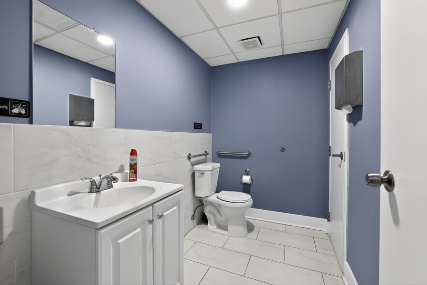 More Photos Of 1501 N Walnut St, Wilmington Office For Sale