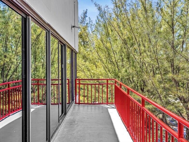 More Photos Of 6175 NW 153rd St, Miami Lakes Medical For Lease