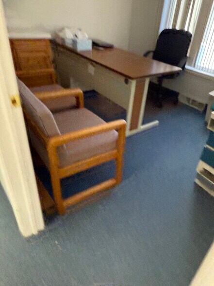 More Photos Of 1 Oxford Xing, New Hartford Medical For Lease