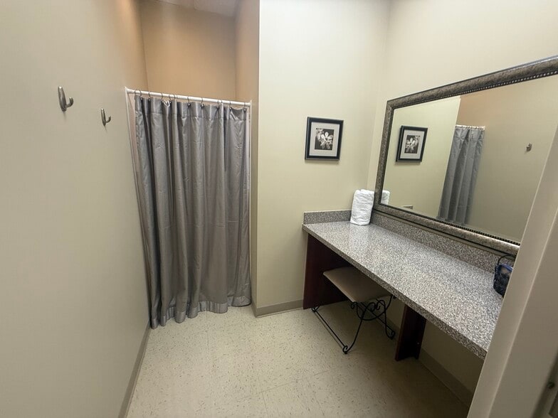 More Photos Of 8222 118th Ave, Largo Warehouse For Sale