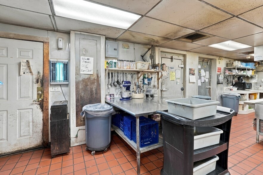 More Photos Of 4264 Murray Hwy, Hardin Restaurant For Sale