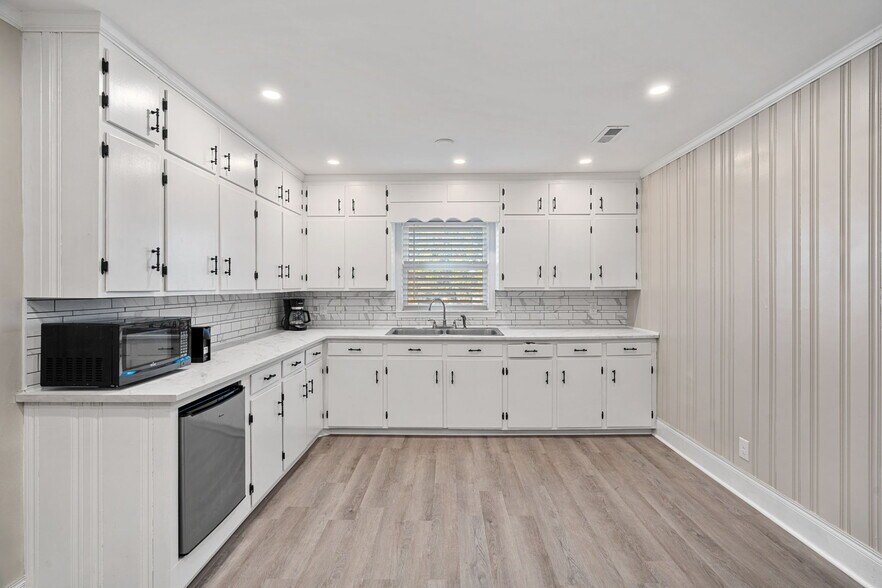 More Photos Of 247 Unionville Indian Trail Rd W, Indian Trail Office Residential For Sale