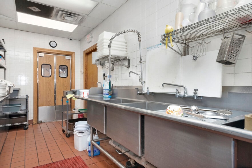 More Photos Of 1015 E Ogden Ave, Naperville Fast Food For Sale