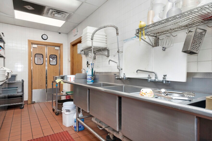 More Photos Of 1015 E Ogden Ave, Naperville Fast Food For Sale