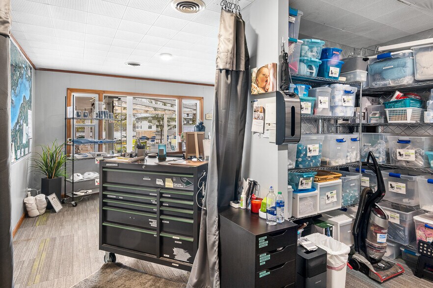 More Photos Of 488 South St, Green Lake Hotel For Sale