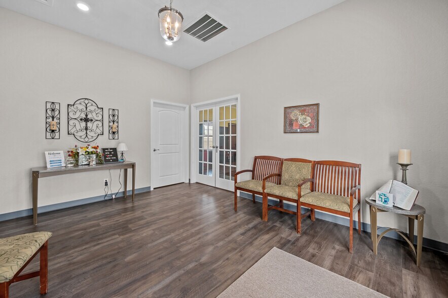 More Photos Of 1208 W Clayton St, Dayton Medical For Sale