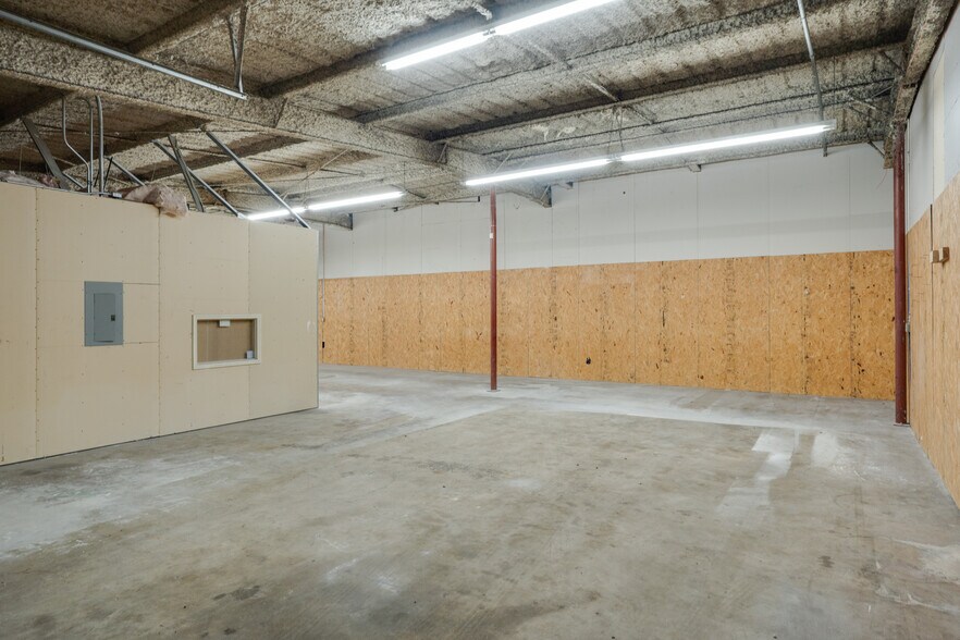 More Photos Of 3411 McNiel Ave, Wichita Falls Warehouse For Lease