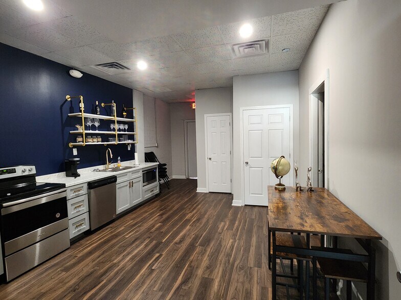More Photos Of 124 Gillespie St, Fayetteville Office Residential For Lease