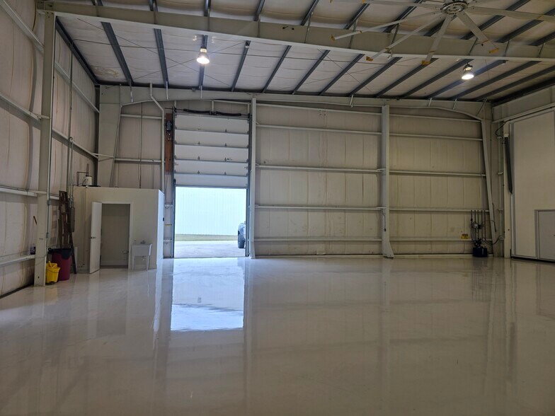 More Photos Of 711 Ramp Rd, Naples Airplane Hangar For Sale