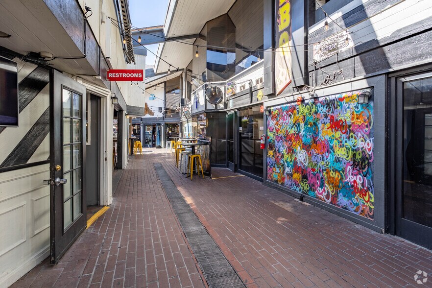 More Photos Of 266 S Palm Canyon Dr, Palm Springs Restaurant For Sale