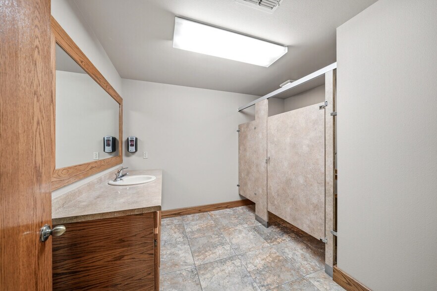 More Photos Of 4122 Hwy 90 Alt, Altair Light Distribution For Lease