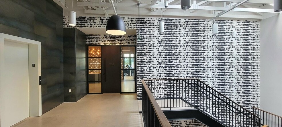 More Photos Of 7300 N Via Paseo Del Sur, Scottsdale Loft Creative Space For Lease