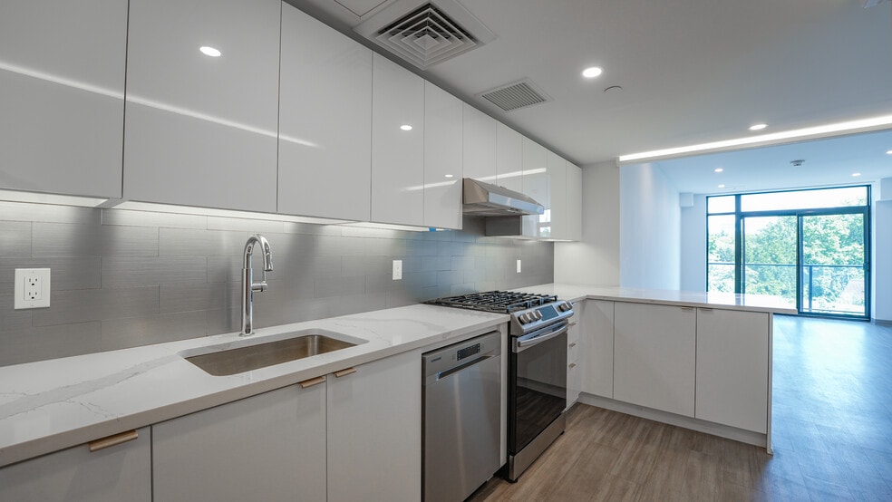 More Photos Of 523-531 Middle Neck Rd, Great Neck Apartments For Sale