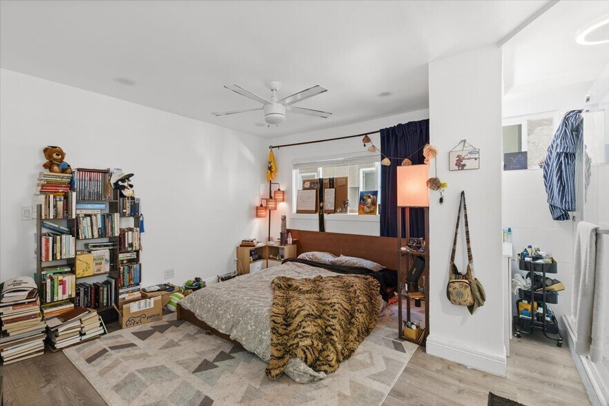 More Photos Of 2033 Garnet Ave, San Diego Apartments For Sale