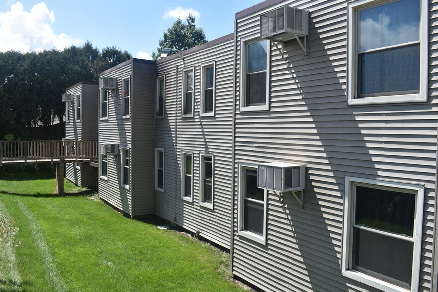 More Photos Of 405 N Davis St, Anamosa Apartments For Sale