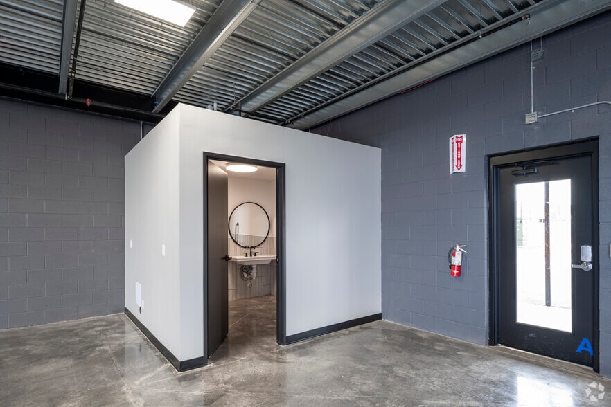 More Photos Of 1010 S Interstate Rd, Castle Rock Showroom For Sale