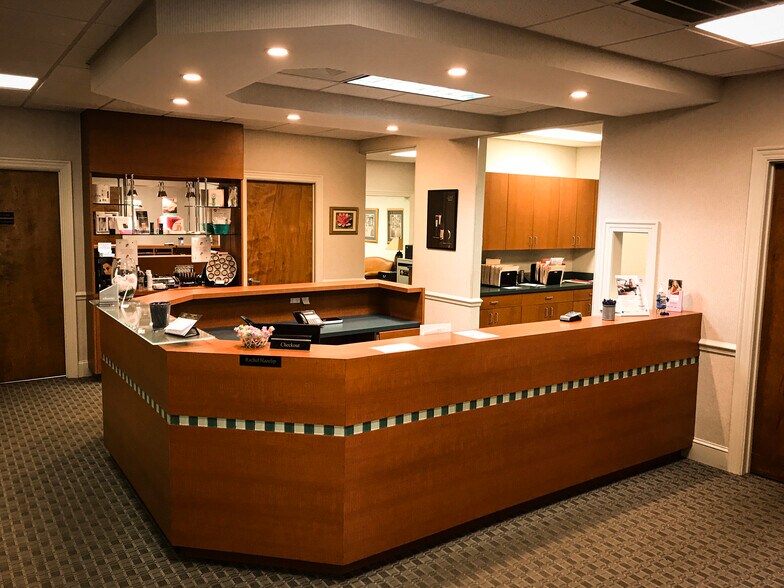 400 Spring Forest Rd, Greenville, NC 27834 For Lease