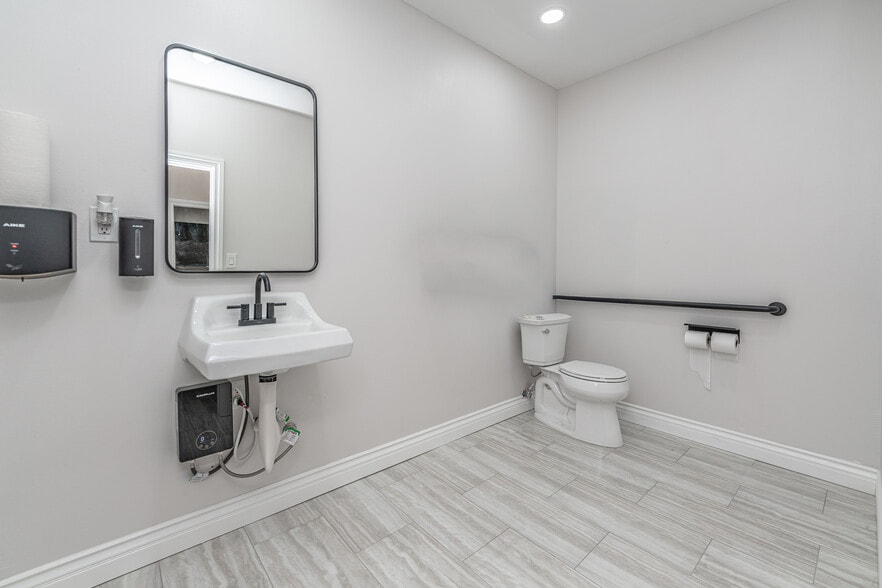 More Photos Of 214 W La Habra Blvd, La Habra Storefront For Lease