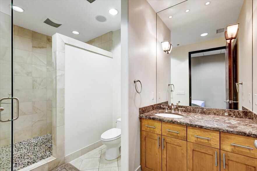 More Photos Of 250 S Pacific St, San Marcos Flex For Lease