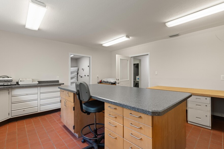 More Photos Of 6024 Cortez Blvd, Weeki Wachee General Retail For Sale
