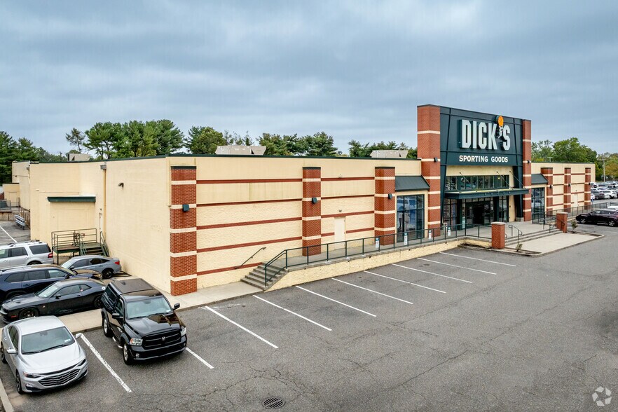 More Photos Of 6070 Jericho Tpke, Commack General Retail For Lease