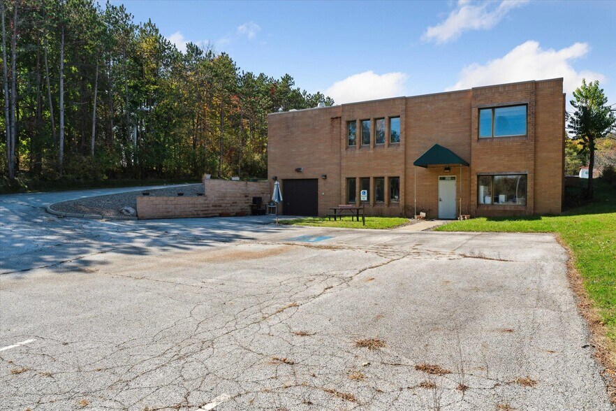 More Photos Of 3333 Brecksville Rd, Richfield Office For Sale
