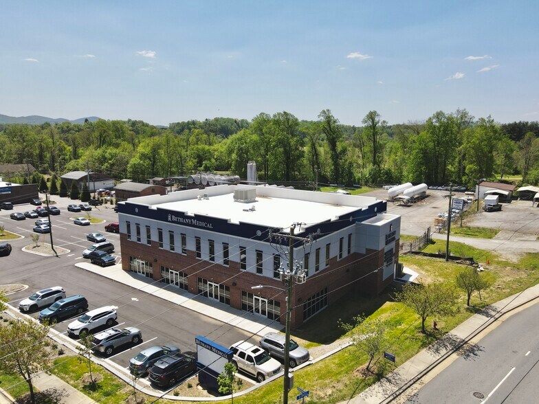 More Photos Of 1103 D St, North Wilkesboro Storefront Retail Office For Lease