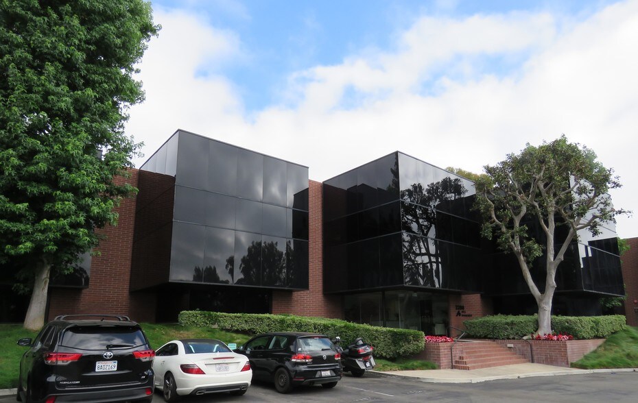 More Photos Of 2280 N University Dr, Newport Beach Office For Lease