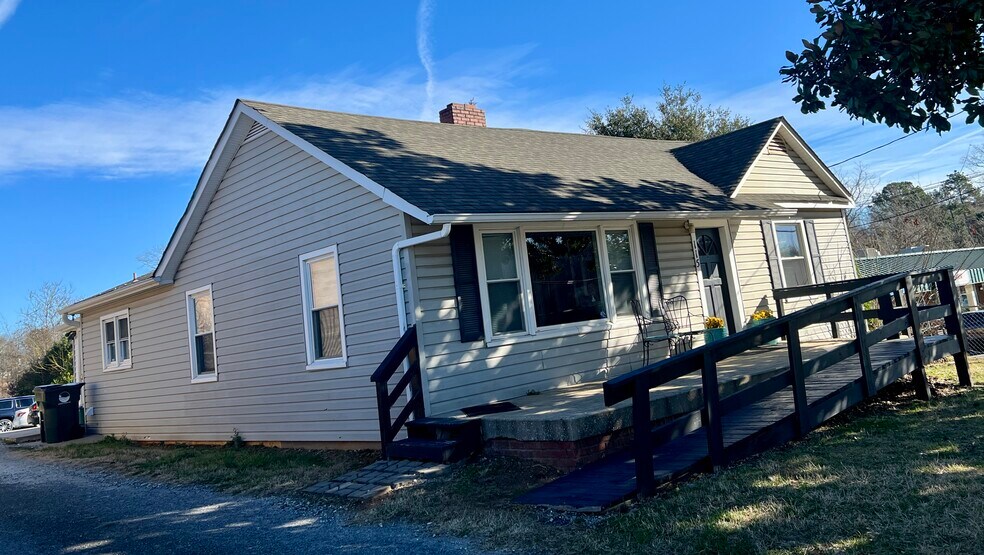 More Photos Of 115 E College Ave, Shelby Office For Sale