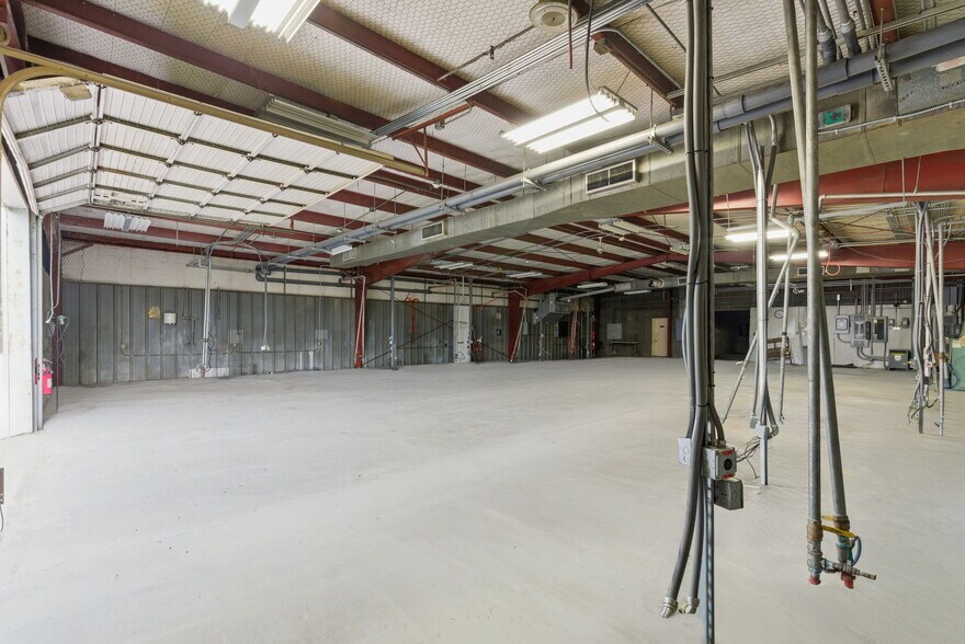 More Photos Of 13025 Fadeway ln, Houston Industrial For Lease