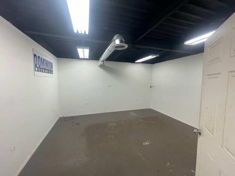 More Photos Of 9129 Euclid Ave, Manassas Warehouse For Lease