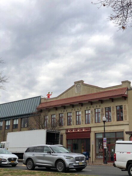 More Photos Of 10-14 Wilsey Sq, Ridgewood Office For Lease