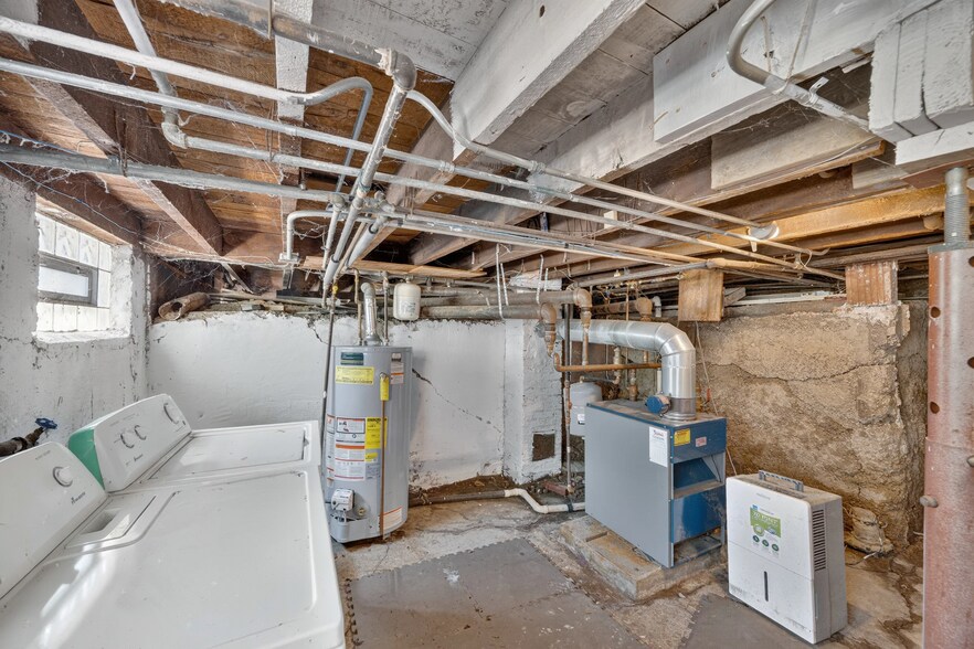 More Photos Of 14329 Beacon Ave, Orland Park General Retail For Sale