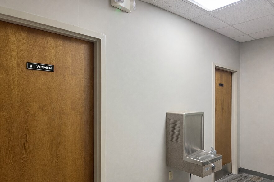 More Photos Of 37 Sandstone Cir, Jackson Medical For Lease